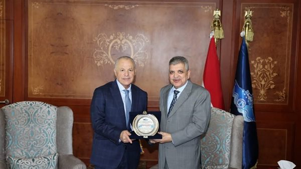 الفريق أسامة ربيع يستقبل أبو ريدة لمناقشة الاستعدادات لكأس الأمم تحت 20 عامًا الفريق أسامة ربيع يستقبل أبو ريدة لمناقشة الاستعدادات لكأس الأمم تحت 20 عامًا