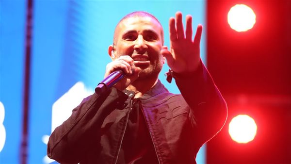 بالصور.. أحمد سعد يحيي حفلا كامل العدد.. والجمهور يتفاعل مع تحدي «مفتقدني»