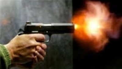 عايز فلوس للكيف.. شاب بطلق النار علي والده بالفيوم ويفر هاربا