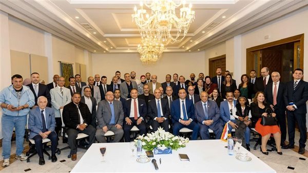 وزير الخارجية والهجرة يلتقي مع عدد من ممثلي الجالية المصرية في تونس وزير الخارجية والهجرة يلتقي مع عدد من ممثلي الجالية المصرية في تونس