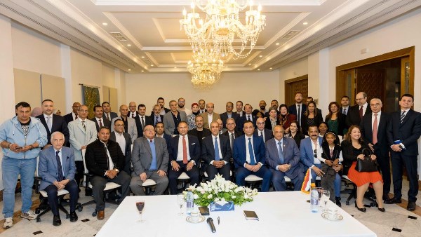 وزير الخارجية يستعرض مع عدد ممثلي الجالية المصرية في تونس الخدمات القنصلية
