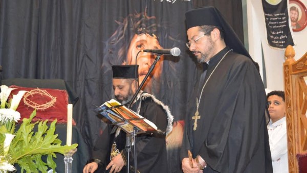 الأنبا باخوم يترأس صلوات بصخة الصلبوت من يوم الجمعة العظيمة بالزيتون