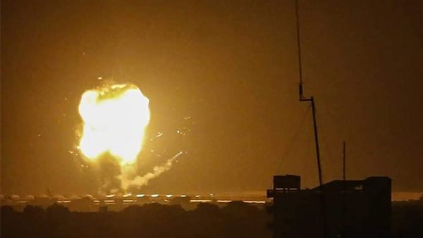 إعلام فلسطيني: 3 شهداء جراء غارة إسرائيلية على خيمة تؤوي نازحين غربي خان يونس