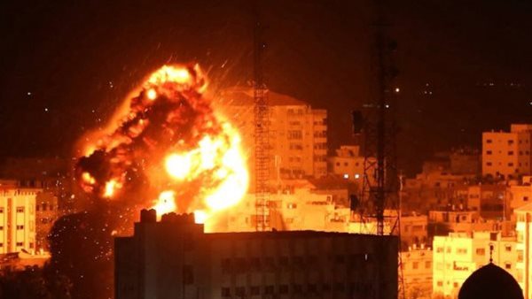 قصف مدفعي إسرائيلي وإطلاق نار مكثف شمال غربي مدينة رفح الفلسطينية جنوبي قطاع غزة