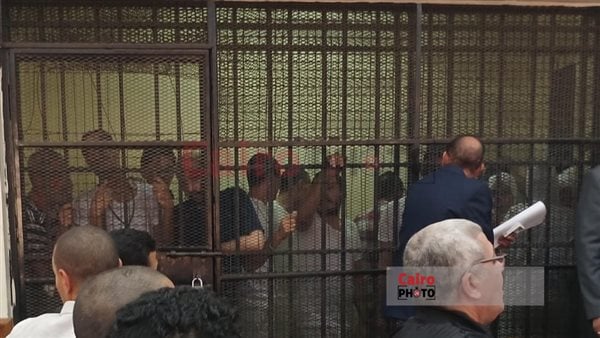 محاكمة 12 متهمًا في قضية رشوة وزارة الري
