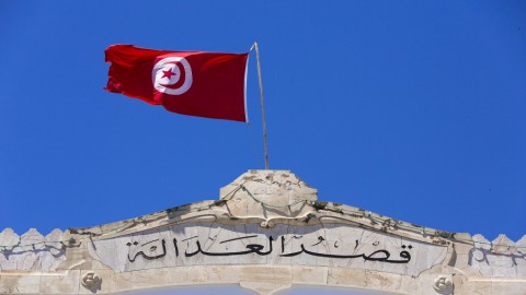 القضاء التونسي يحكم بالسجن بين 13 و66 عاما على المتهمين بـ”التآمر على أمن الدولة” القضاء التونسي يحكم بالسجن بين 13 و66 عاما على المتهمين بـ”التآمر على أمن الدولة”