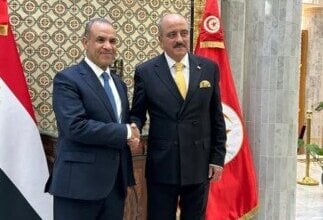 وزير الخارجية والهجرة يعقد جلسة مباحثات مع نظيره التونسي