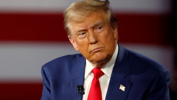 المحكمة العليا الأمريكية توقف مؤقتًا قرار ترامب لترحيل مهاجرين فنزويليين المحكمة العليا الأمريكية توقف مؤقتًا قرار ترامب لترحيل مهاجرين فنزويليين