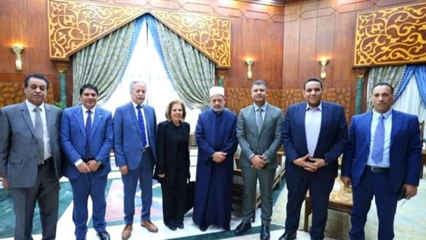 الإمام ينتصر لسيدات الصعيد.. شيخ الأزهر: بزعل لما بنت معاها دكتوراه تيجي تشتكي وأهلها عاوزين يجوزوها لواحد مش متعلم الإمام ينتصر لسيدات الصعيد.. شيخ الأزهر: بزعل لما بنت معاها دكتوراه تيجي تشتكي وأهلها عاوزين يجوزوها لواحد مش متعلم