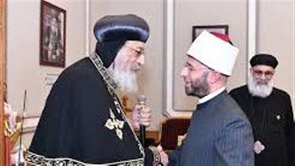 وزير الأوقاف يهنئ البابا تواضروس بعيد القيامة المجيد
