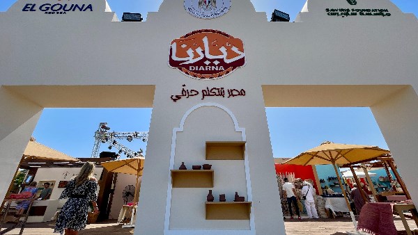 التضامن الاجتماعي تفتتح معرض “ديارنا للحرف اليدوية والتراثية” بالجونة التضامن الاجتماعي تفتتح معرض “ديارنا للحرف اليدوية والتراثية” بالجونة