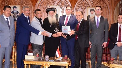 وفد "الجبهة الوطنية" في زيارة الأنبا بولا للتهنئة بعيد القيامة المجيد وتقديم درع التكريم وفد "الجبهة الوطنية" في زيارة الأنبا بولا للتهنئة بعيد القيامة المجيد وتقديم درع التكريم