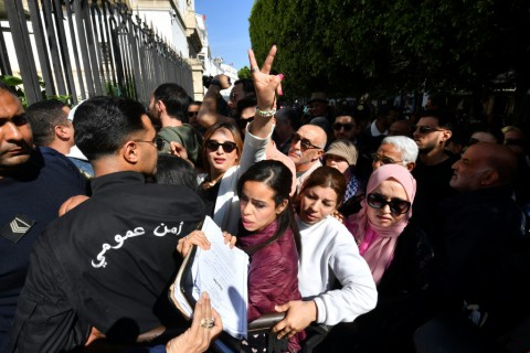 أحكام بالسجن حتى 66 عاما في قضية “التآمر على أمن الدولة” في تونس