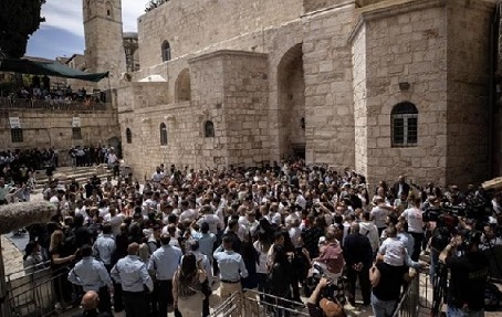 إسرائيل تعيق احتفالات المسيحيين بـ”سبت النور” في القدس
