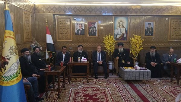 نائب محافظ الجيزة يزور مطرانية الأقباط الأرثوذكس بطموه للتهنئة بعيد القيامة