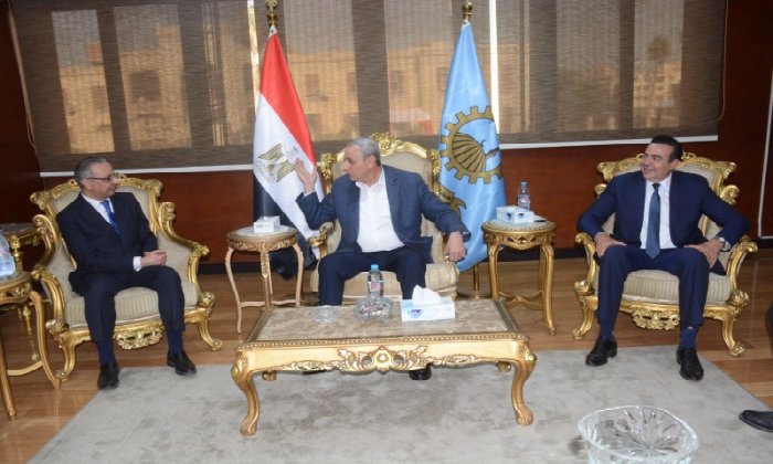 محافظ الغربية يستقبل نائب رئيس «السلع التموينية» ويؤكد: المواطن في قلب خطط التنمية محافظ الغربية يستقبل نائب رئيس «السلع التموينية» ويؤكد: المواطن في قلب خطط التنمية