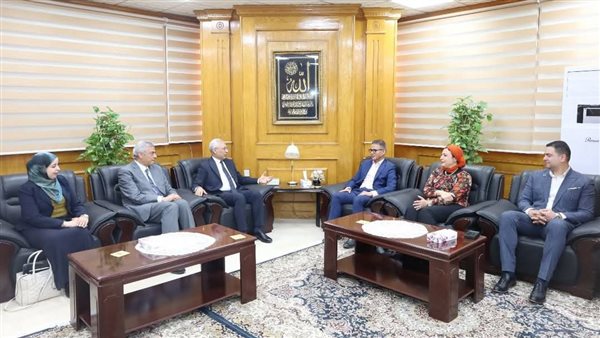 رئيس جامعة المنيا يستقبل وفد هيئة الاعتماد والرقابة الصحية