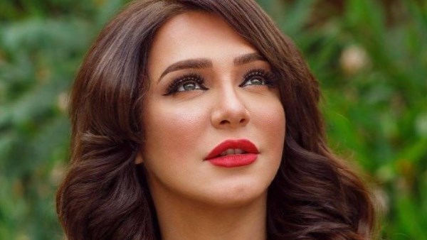 سلاف فواخرجي تسخر من شائعة زواجها من بشار الأسد