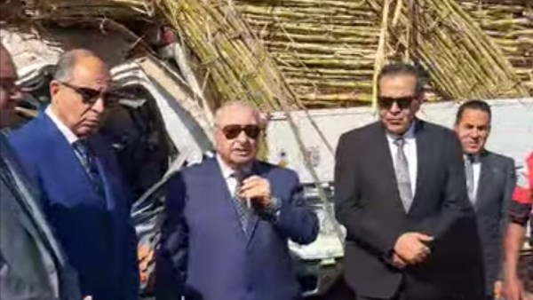محافظ المنيا يقطع زيارته للكنائس ويتفقد موقع حادث ملوي ويطمئن على المصابين محافظ المنيا يقطع زيارته للكنائس ويتفقد موقع حادث ملوي ويطمئن على المصابين