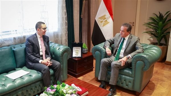 وزيرا الصحة والاستثمار يبحثان آليات وحلول لتخفيف الأعباء المالية عن المواطنين