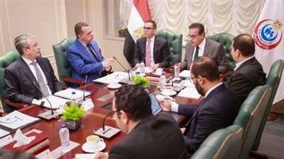 وزيرا الصحة والاستثمار يبحثان وضع آليات وحلول لتخفيف الأعباء المالية وتشجيع الاستثمار