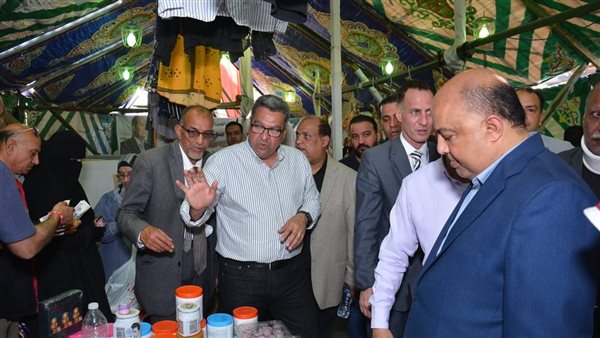 سكرتير محافظة الجيزة يتابع تشغيل سوق اليوم الواحد بالمنيرة الغربية