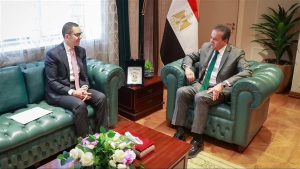 وزيرا الصحة والاستثمار يبحثان وضع آليات وحلول لتخفيف الأعباء المالية وتشجيع الاستثمار وزيرا الصحة والاستثمار يبحثان وضع آليات وحلول لتخفيف الأعباء المالية وتشجيع الاستثمار