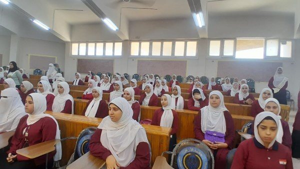 نائب رئيس جامعة الأزهر لفرع البنات يتفقد دورات “التربية الوطنية” لطالبات الخانكة