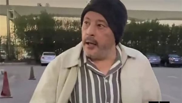 انفعال عمرو عبدالجليل على المصورين في عزاء سليمان عيد انفعال عمرو عبدالجليل على المصورين في عزاء سليمان عيد