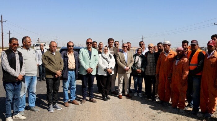 محافظ الإسماعيلية يوجِّه بحملة نظافة مكثفة بطريق ٣٦ الحربي وتشديد العقوبات على المخالفين محافظ الإسماعيلية يوجِّه بحملة نظافة مكثفة بطريق ٣٦ الحربي وتشديد العقوبات على المخالفين