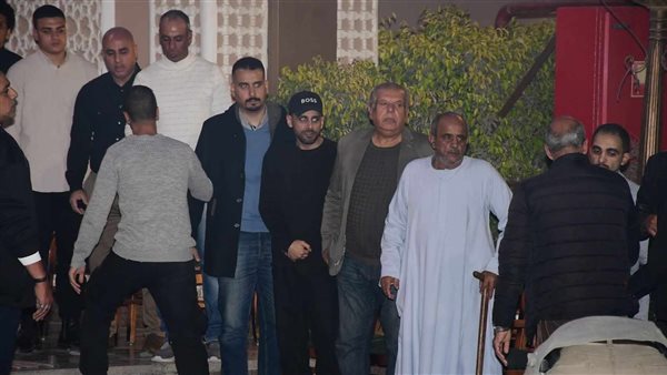 حمدي المرغني وفتوح أحمد يتلقيان عزاء الفنان سليمان عيد
