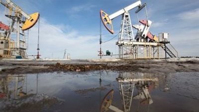 61.12 دولارًا لبرنت و58.12 لغرب تكساس.. النفط يستقر وسط ترقب المفاوضات الأمريكية الصينية