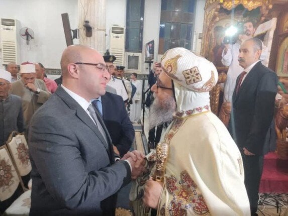 محافظ بني سويف يشهد مراسم صلاة قداس عيد القيامة المجيد بمطرانية ببا