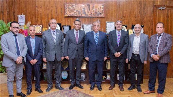 رئيس جامعة طنطا يستقبل نقيب الصحفيين