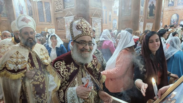 الشمامسة الأطفال يخطفون الأنظار في قداس عيد القيامة المجيد ببورسعيد |شاهد