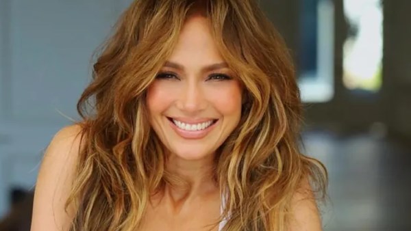 رد فعل غريب.. رجل لم يتعرّف على جينيفر لوبيز في نيويورك