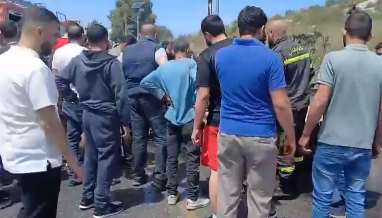 السيارة المستهدفة في بلدة كوثرية السياد (فيديو)