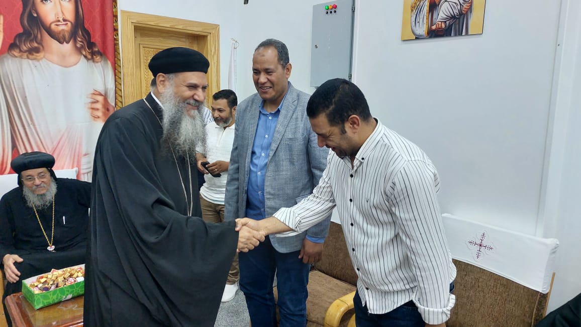 رئيس إسنا يهنئ الأقباط (3)