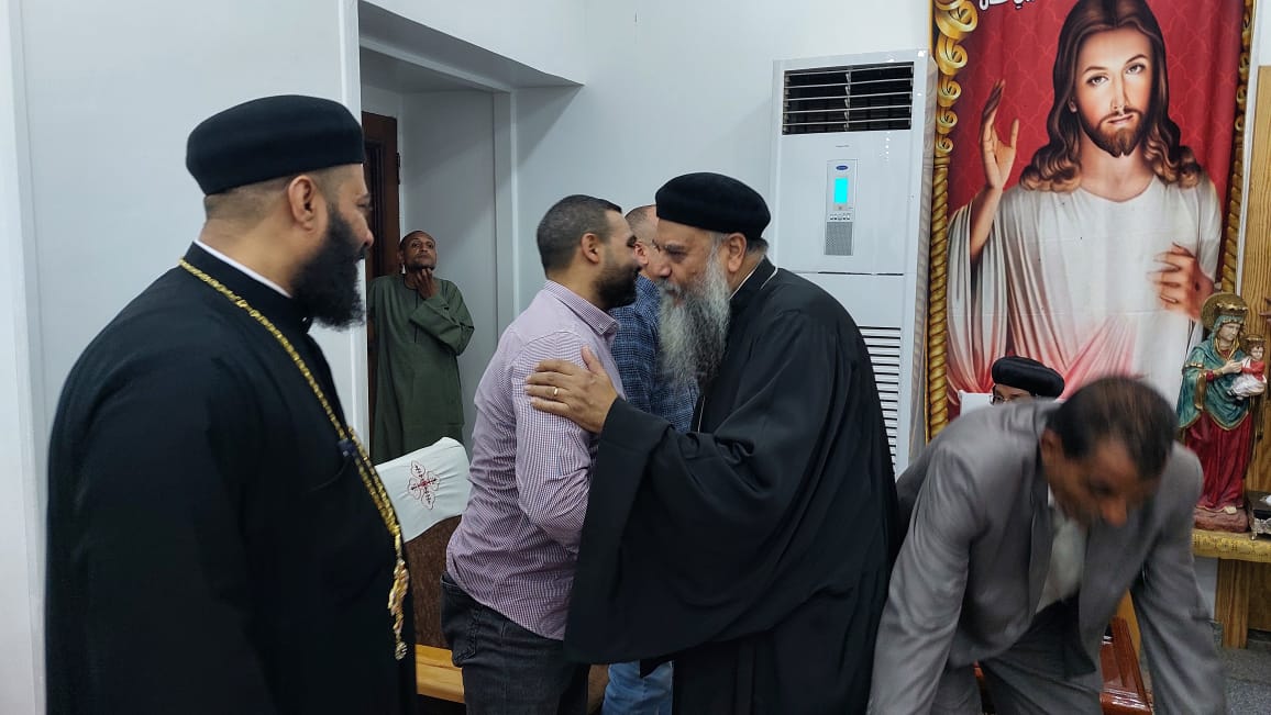رئيس إسنا يهنئ الأقباط (4)