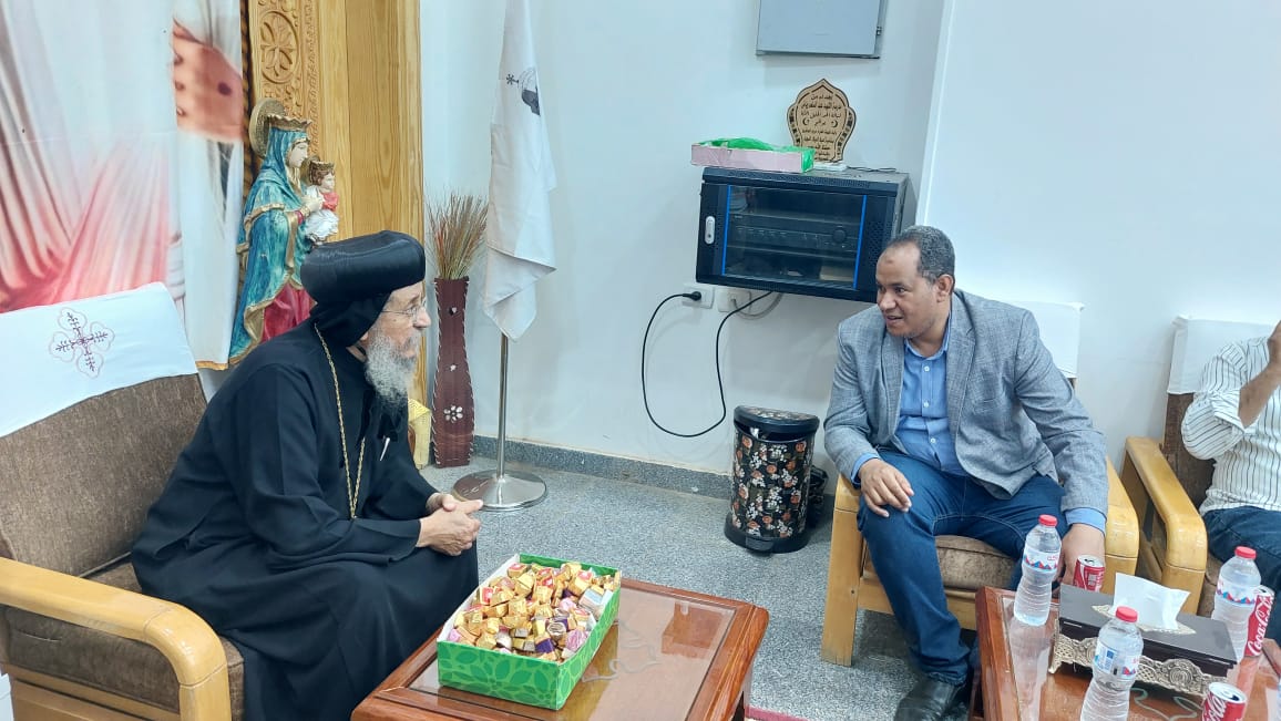رئيس إسنا يهنئ الأقباط (5)
