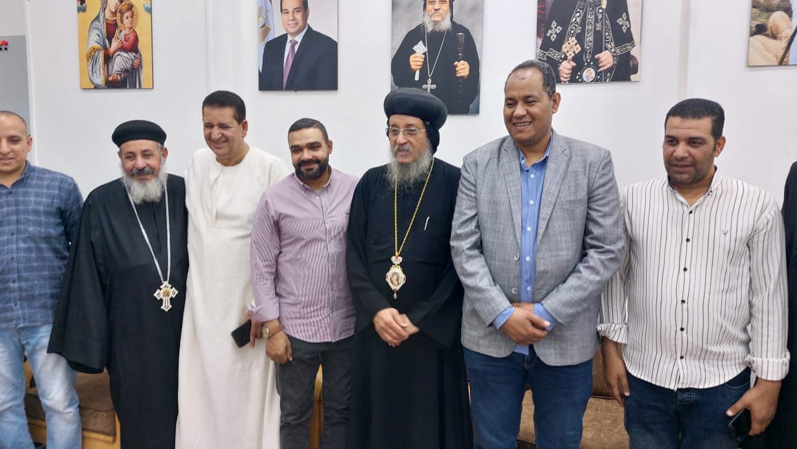رئيس إسنا يهنئ الأقباط (9)