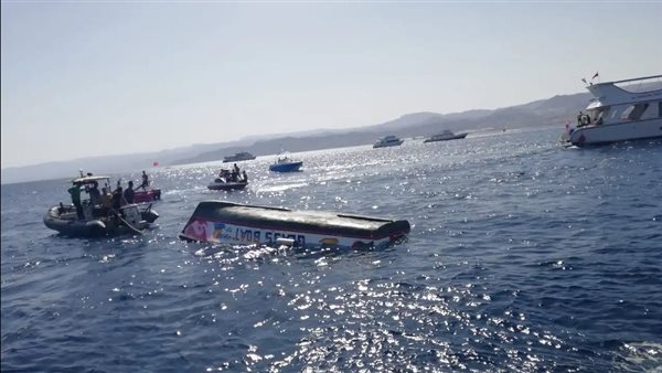 العناية الإلهية تٌنقذ 14 شخصًا من الغرق في حادث قارب سياحي بشرم الشيخ