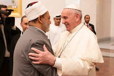 شيخ الأزهر ينعى أخاه البابا فرنسيس بابا الكنيسة الكاثوليكية… رجل الإنسانية من طراز رفيع