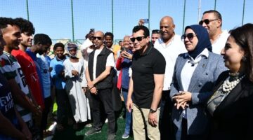 وزير الرياضة يفتتح أعمال تطوير الملعب الخماسي بمركز شباب شلاتين