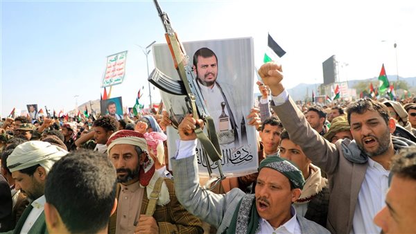 الحوثيون يتأهبون لغزو بري بقيادة أمريكا.. فيديو