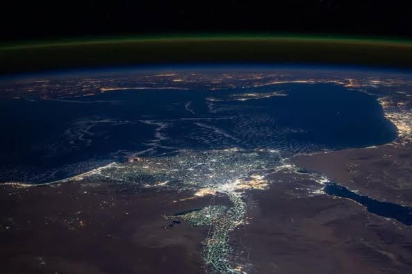 «مصر منورة بأهلها».. السفارة الأمريكية تبهر العالم بنشر صور فضائية للمحروسة