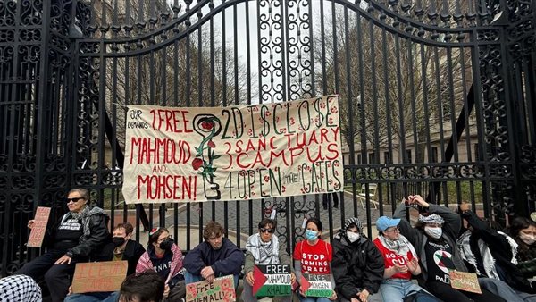 اعتصام عدد من طلاب جامعة كولومبيا تضامنًا مع زملائهم المهددين بالترحيل