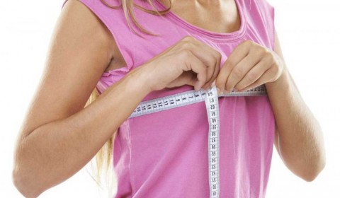 عملية تصغير الثدي: الفوائد، المخاطر، والأثر النفسي