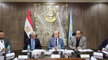 محافظ كفرالشيخ يعقد اجتماعًا تنسيقيًا لتعزيز الزراعة الذكية مناخيًا