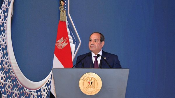 السيسي يؤكد ضرورة حسن معاملة الجيران والاهتمام بتربية الأبناء ومواكبة التطور دون المساس بالثوابت السيسي يؤكد ضرورة حسن معاملة الجيران والاهتمام بتربية الأبناء ومواكبة التطور دون المساس بالثوابت